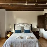 Casona Arquillo Del Judío